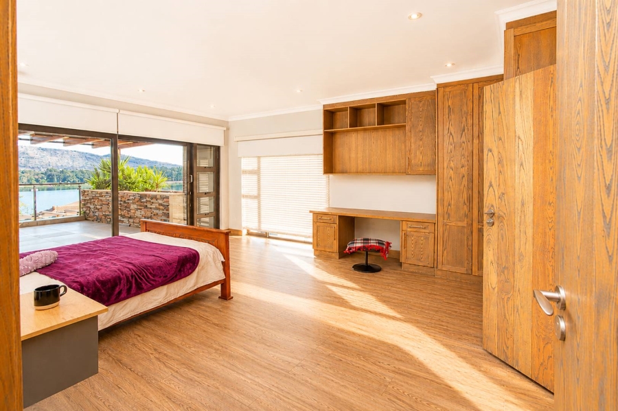 6 Bedroom Property for Sale in Birdwood Estate North West